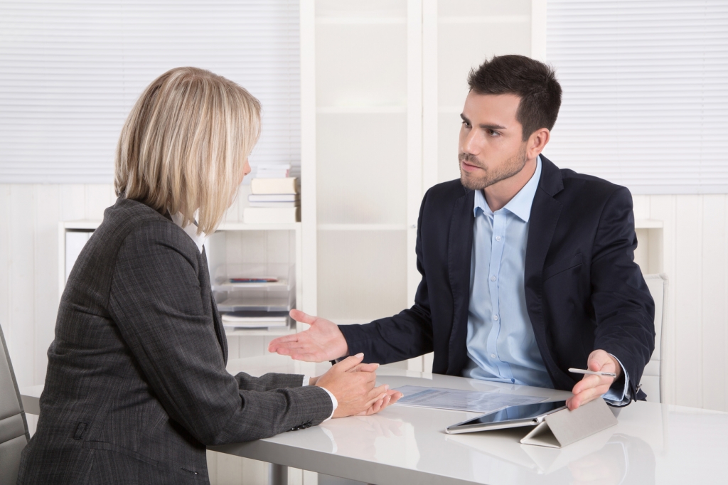 So setzen Sie nonverbale Kommunikation in Vertriebsgesprächen richtig ein © Fotolia 2016/Jeanette Dietl